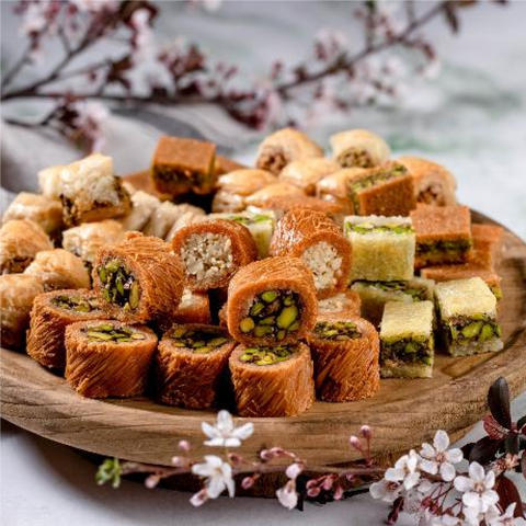 Mixed Hallab Baklava Gift Box – 250g — Lebanese grocery at Mon Baladé